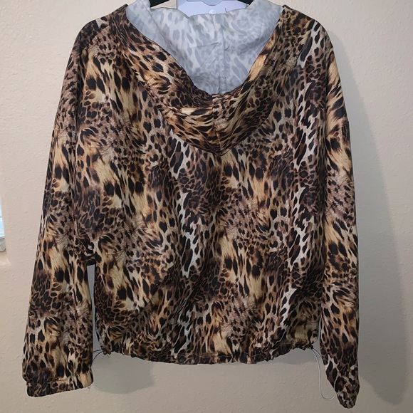 Cheetah print windbreaker - Picture 3 of 3
